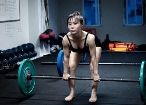Build Muscle Woman doing a deadlift